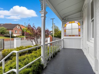 Bed and Breakfasts For Sale - 1 large