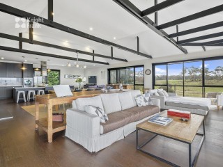 Bed and Breakfasts For Sale - 1 large