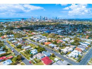 Caretaking Business Only with Minimal Facilities 