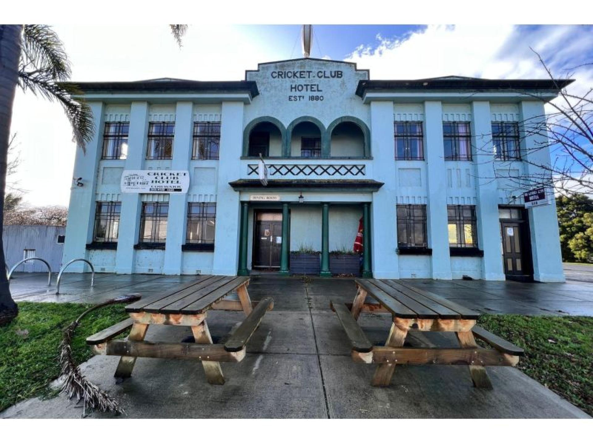 Hotel for sale  Cowwarr