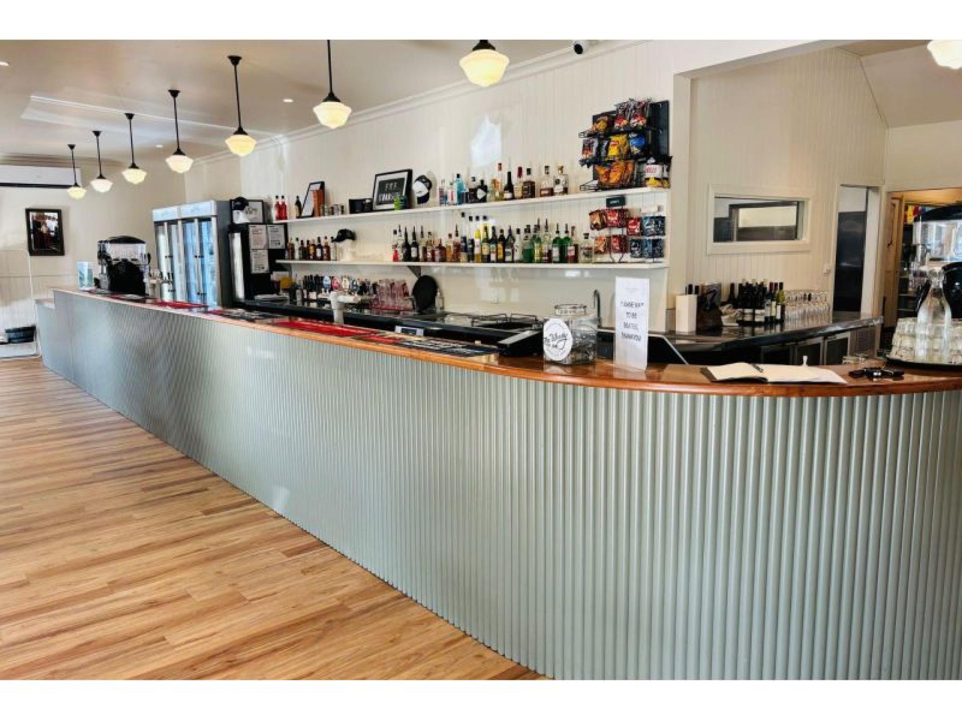 Hotel for sale  Woodside