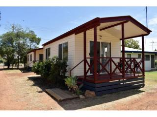 A FREEHOLD PARK WITH MODERN AMENITIES AND A TOUCH OF RUSTIC CHARM IN WESTERN QLD.