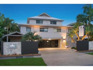 Byron Bay Boutique Beachside Lifestyle Business | Resort Brokers ID : MR008358