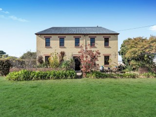 Bed and Breakfasts For Sale - 1 large
