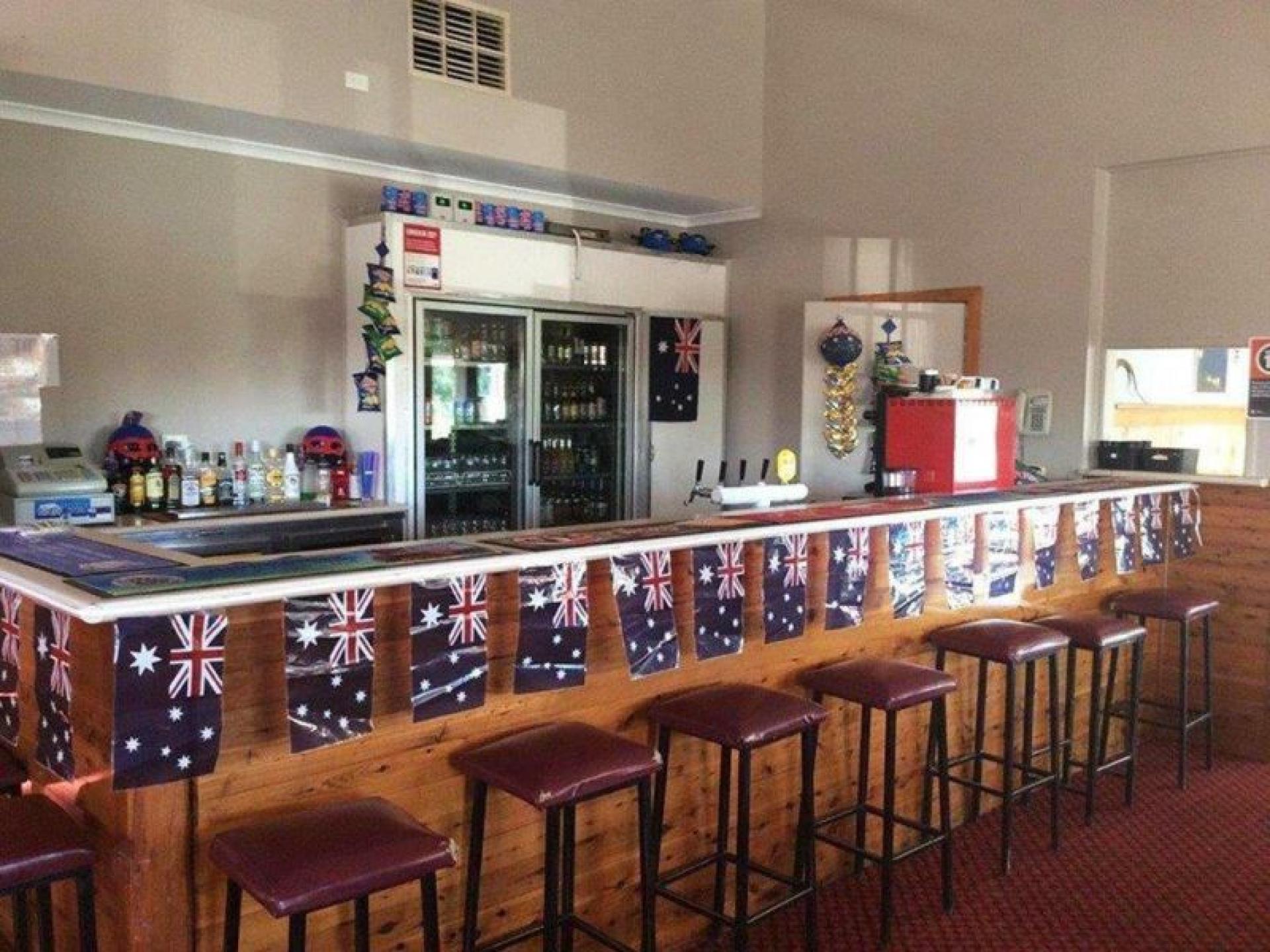 Hotel for sale Ivanhoe