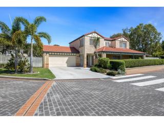 HIGH-EARNING MR IN BRISBANE'S INNER-NORTH TOPPED UP TO FULL 25 YEAR TERM | Resort Brokers ID : MR008932