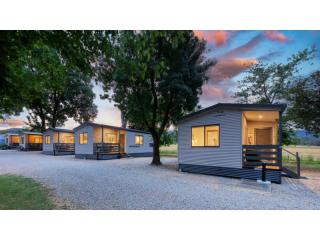 Award-Winning King Valley Caravan Park – Freehold Business & Residence | Resort Brokers ID : FH009073