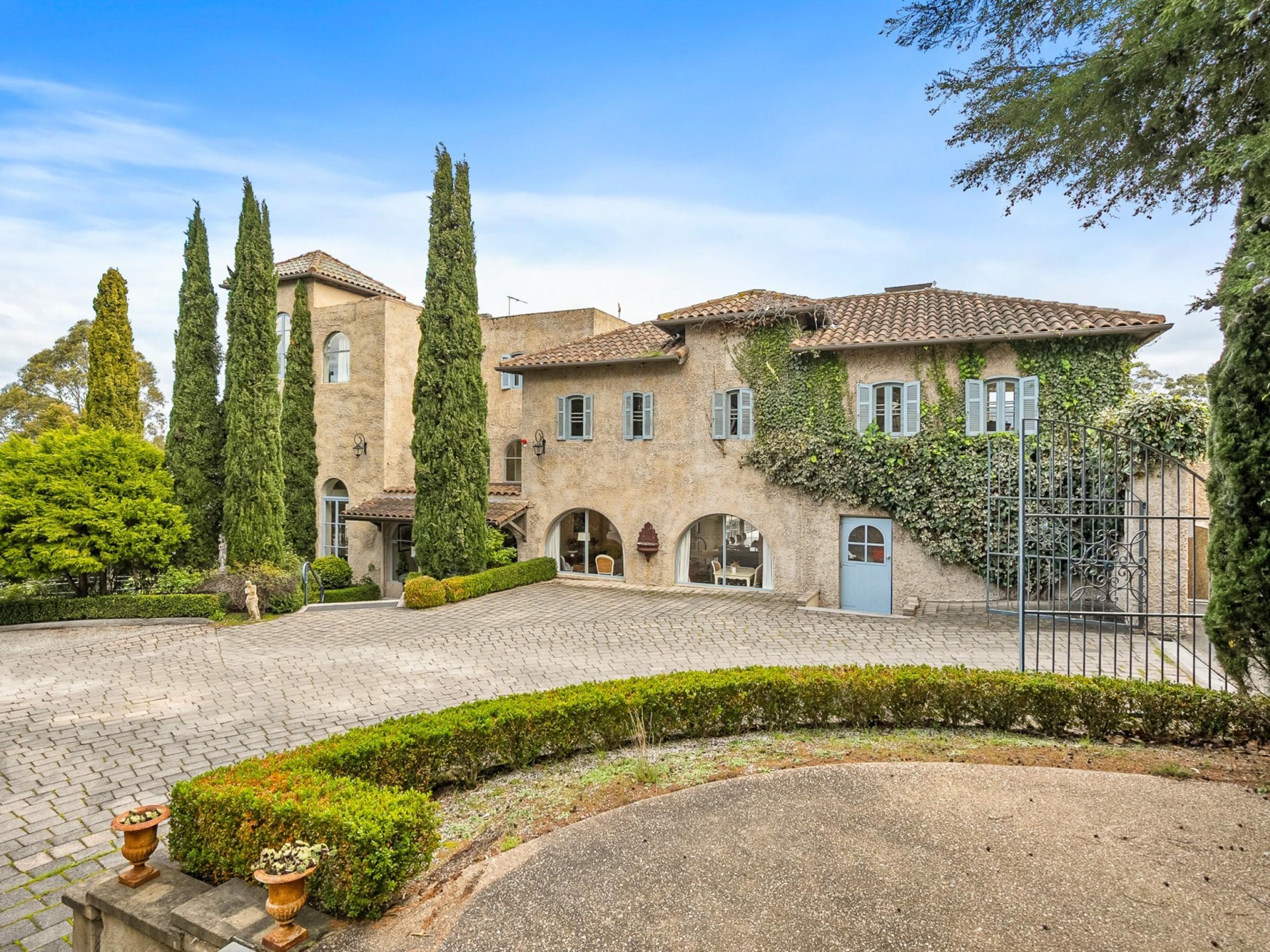 Hotel for sale  Howden