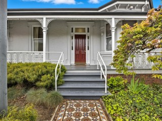 Bed and Breakfasts For Sale - 1 large